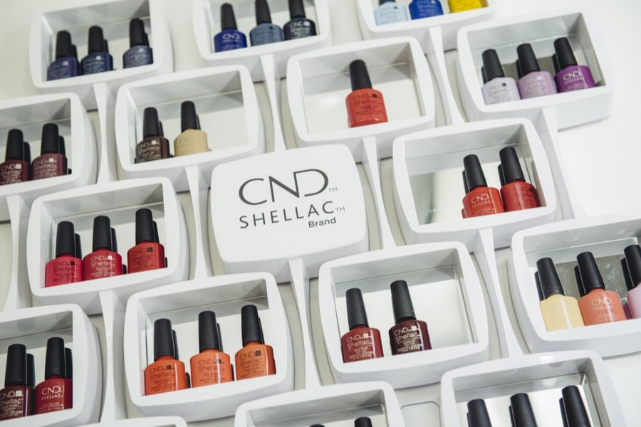 Auswahl der Shellac Nagellack Farben im Kosmetikstudio Sendling