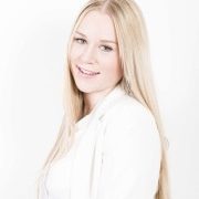 Mitarbeiterin vom Kosmetikstudio Sendling für Make up